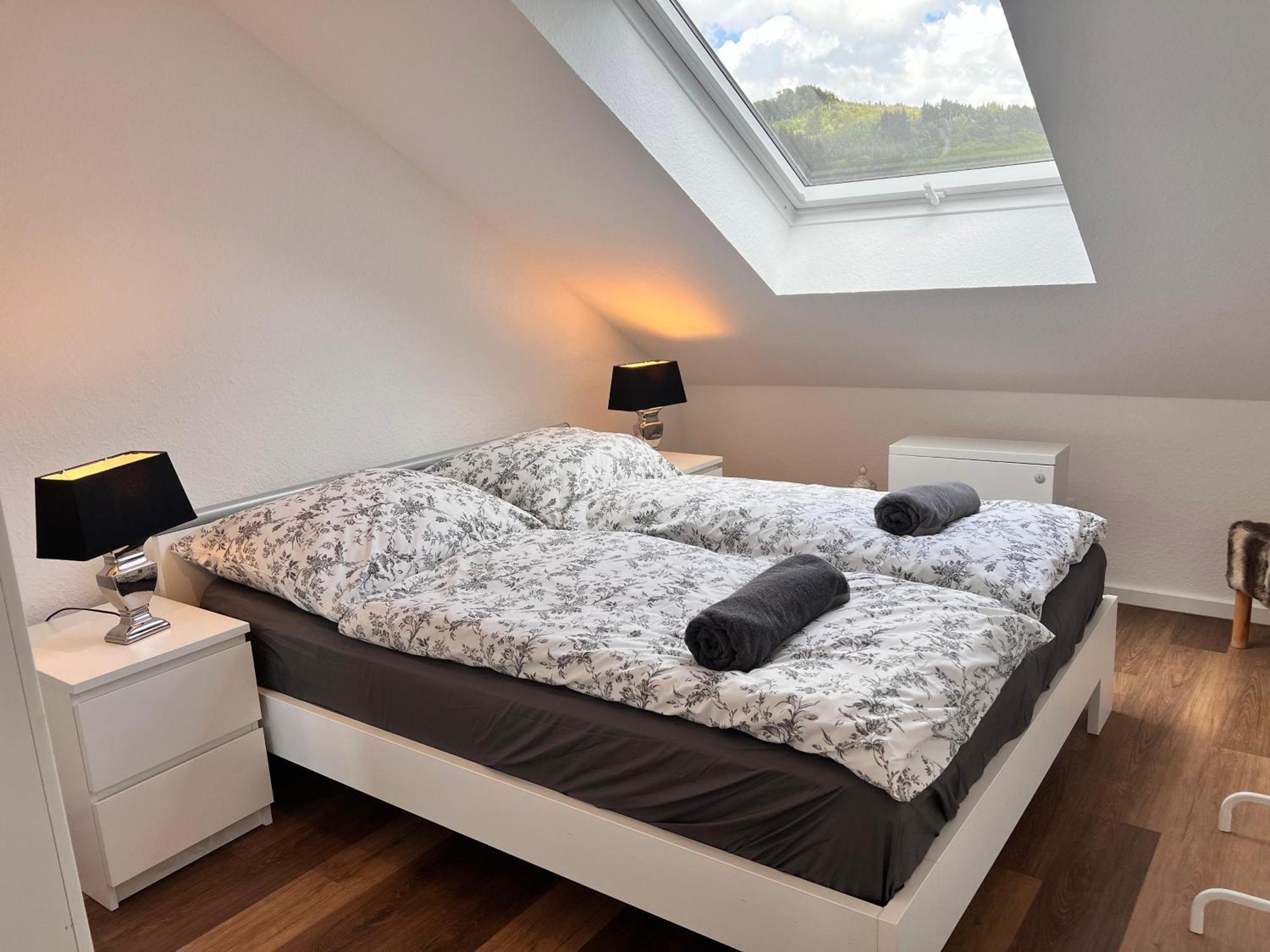 Gemuetliche 3-Zimmer-Wohnung Mit Panoramablick Und Kostenlosem Ueberdachten Parkplatz Winterberg Esterno foto