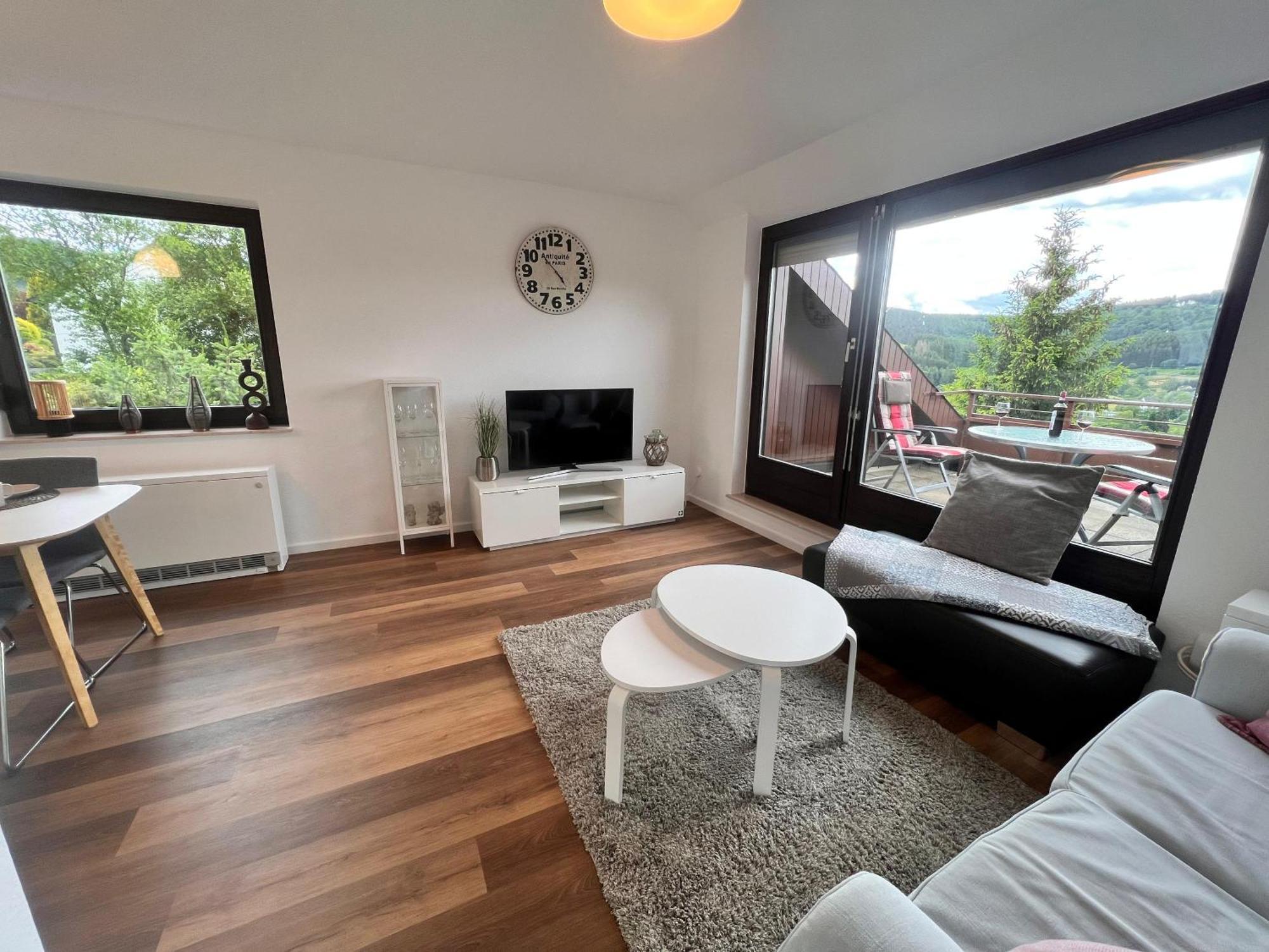 Gemuetliche 3-Zimmer-Wohnung Mit Panoramablick Und Kostenlosem Ueberdachten Parkplatz Winterberg Esterno foto